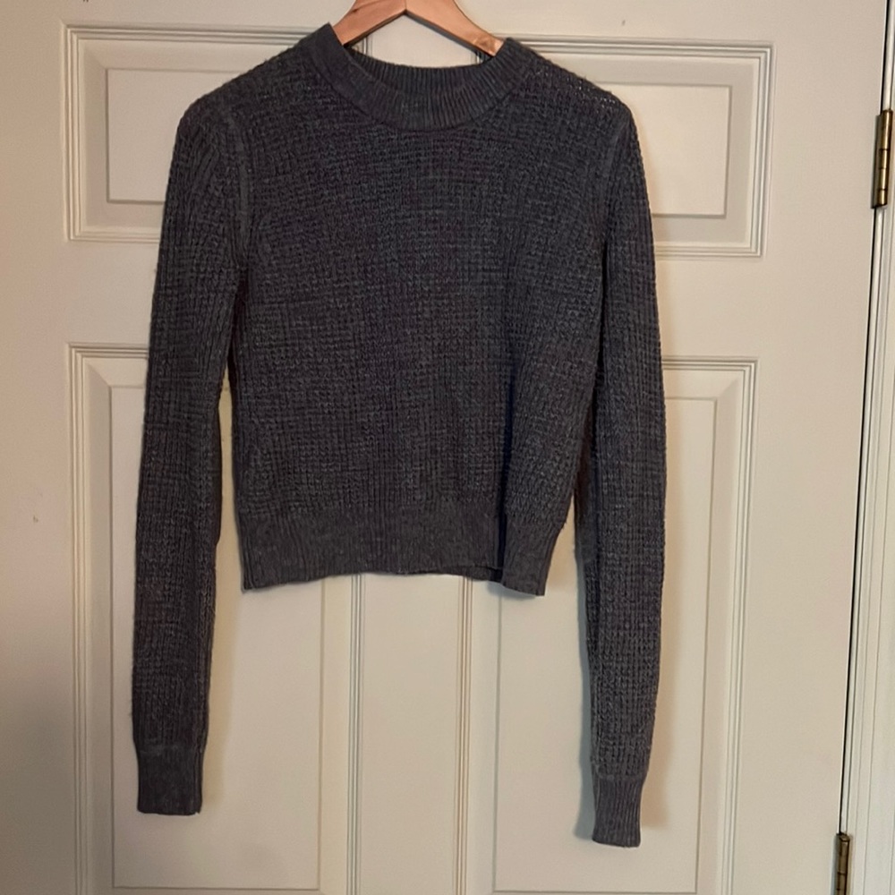 Gray neck, crew, neck sweater, crop top, long sleeve with elbow detail.
